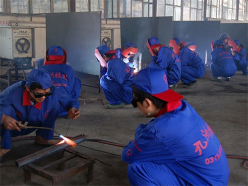 在唐山學(xué)習(xí)焊工去哪里？   