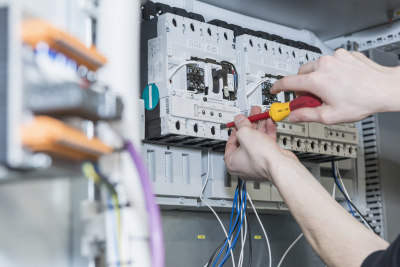 同是電工為什么薪資不同？聽聽濟(jì)寧電工學(xué)校怎么說！