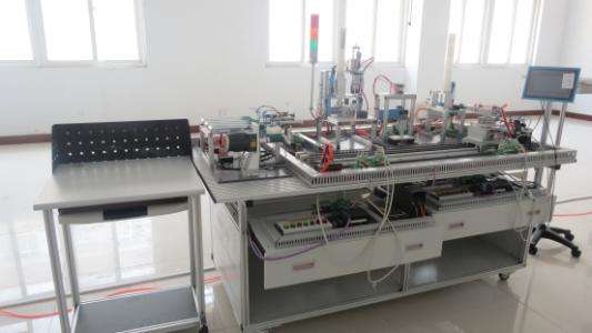 機(jī)電的未來發(fā)展模式是怎么樣的？煙臺機(jī)電學(xué)校正在講解