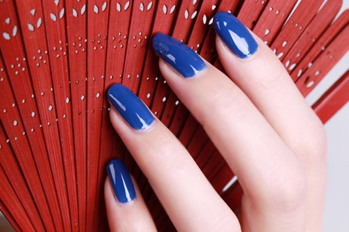 挑選指甲油的顏色都有什么竅門？讓威海美甲學(xué)校告訴你吧！