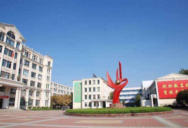 青島中魯中等專業(yè)學(xué)校校址在哪兒？如何報(bào)名？