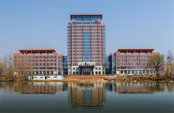 想學(xué)口腔醫(yī)學(xué)推薦濟(jì)南哪所學(xué)校？