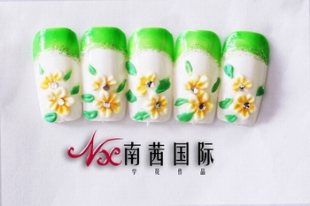 青島美容美發(fā)學(xué)校有美甲課程班嗎？