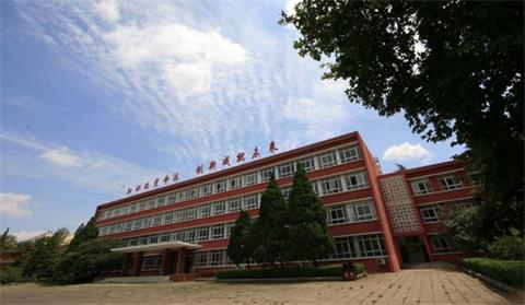 中國洛陽一拖技師學(xué)院正規(guī)嗎？采用什么教學(xué)模式？