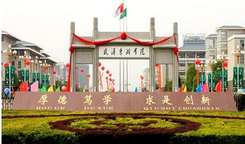 武漢東湖學院宿舍環(huán)境怎么樣？管得嚴不嚴？