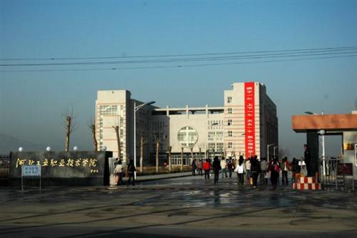 專業(yè)技術(shù)與薪資福利可以兼得，就在河北現(xiàn)代冶金工業(yè)學(xué)校！