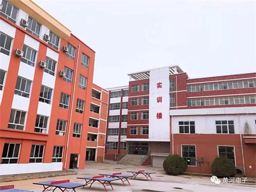 洛陽哪所學(xué)校適合學(xué)習(xí)美容美發(fā)？