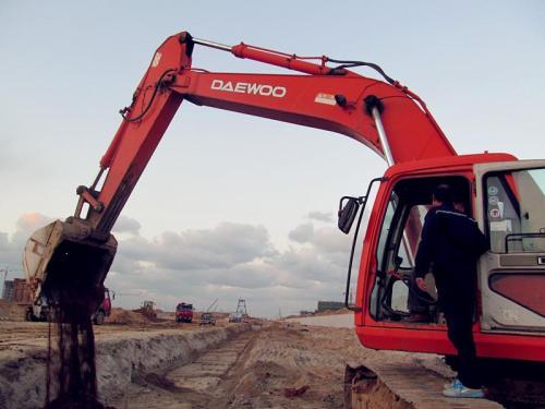 想學最好的挖掘機技術(shù)，就到濟南駿大挖掘機培訓學校