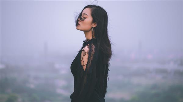 表演中眼神該怎么注視？