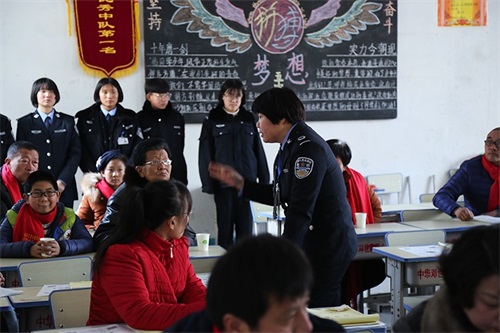 傳遞正能量！山東東營金盾司法學(xué)校隆重舉行期末表彰大會暨家長會